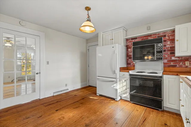 $550,000 | N5724 North Helenville Road, Helenville, WI 53137