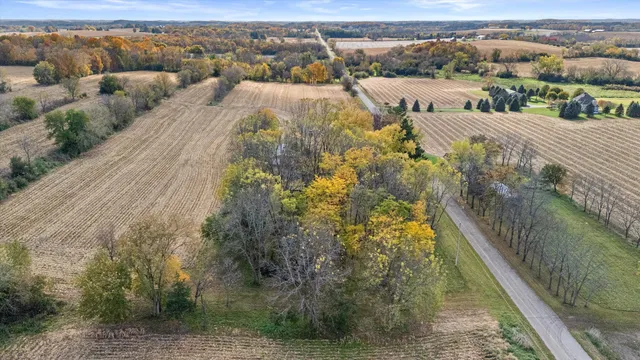 $550,000 | N5724 North Helenville Road, Helenville, WI 53137