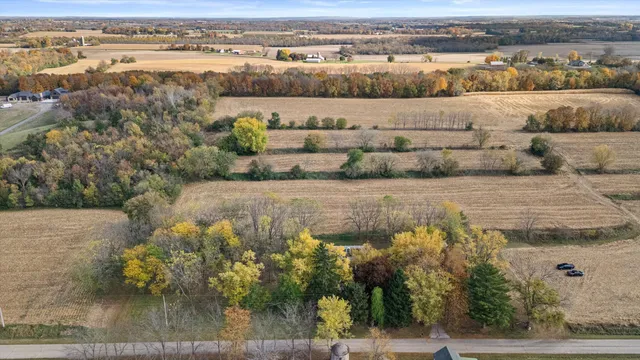 $550,000 | N5724 North Helenville Road, Helenville, WI 53137