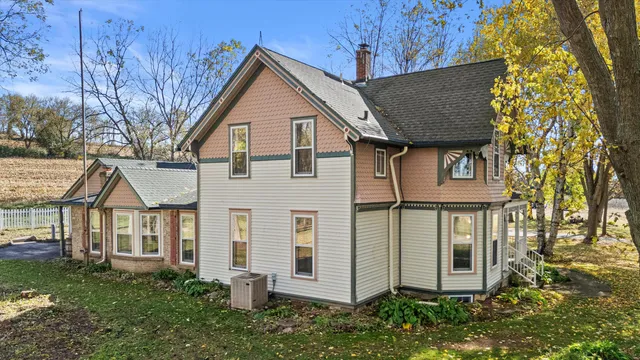 $550,000 | N5724 North Helenville Road, Helenville, WI 53137