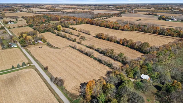 $550,000 | N5724 North Helenville Road, Helenville, WI 53137