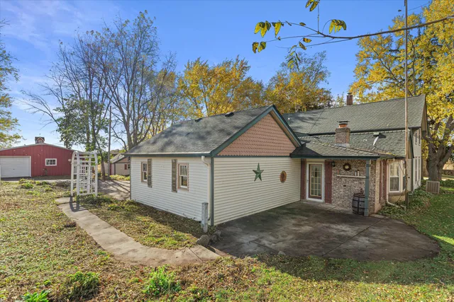 $550,000 | N5724 North Helenville Road, Helenville, WI 53137