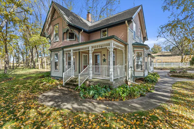 $550,000 | N5724 North Helenville Road, Helenville, WI 53137