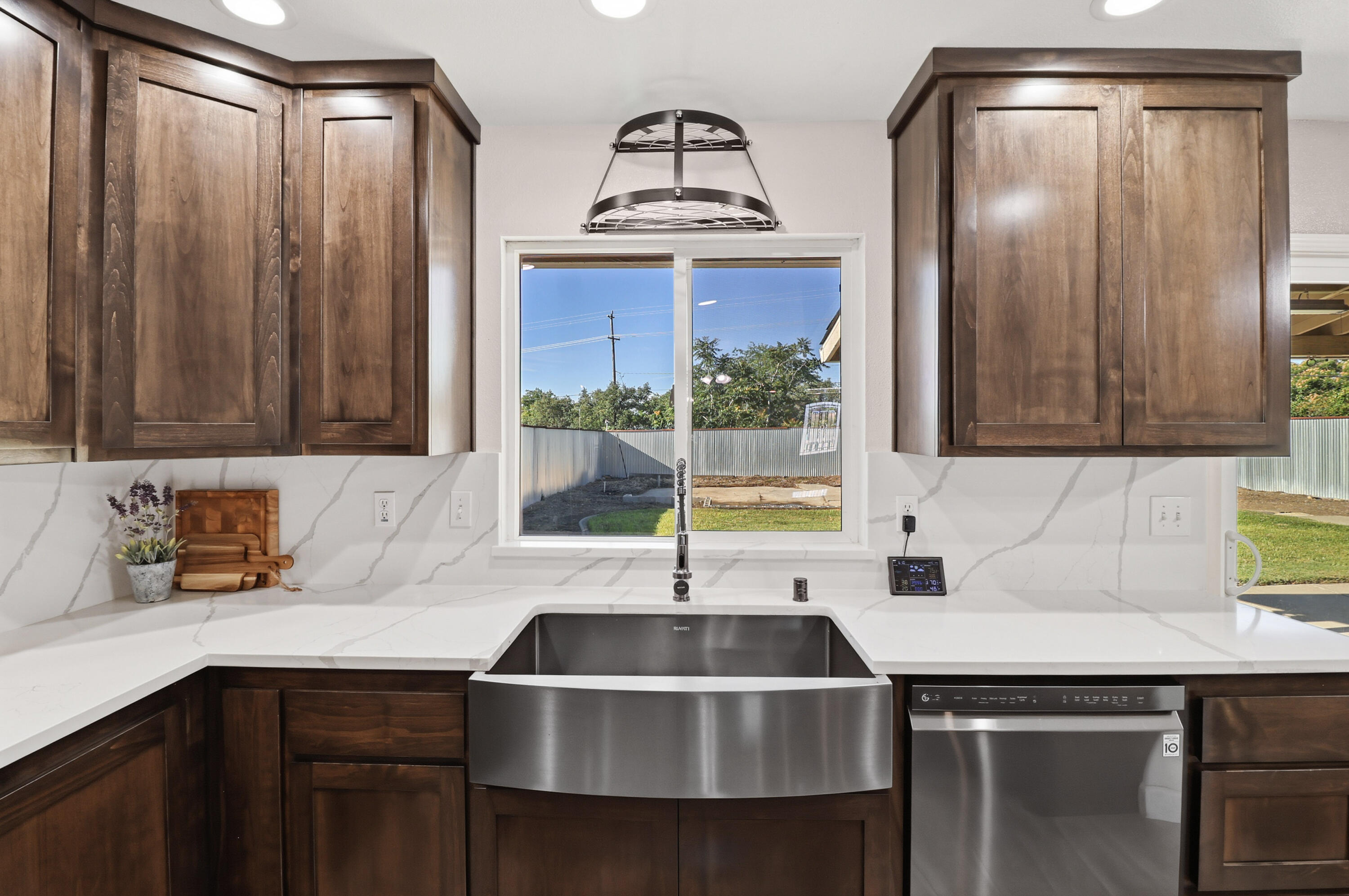 4143 St Patricks Avenue Redding, CA 96003 - Photo 11 of 38 11-007
