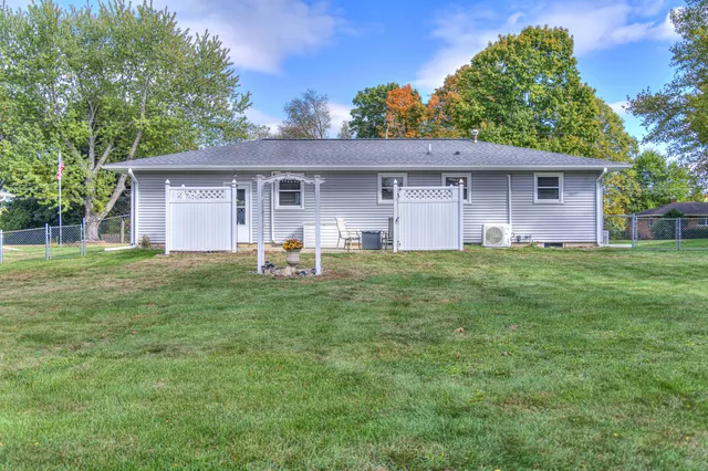 $224,900 | 220 Eastlawn, Parma, MI 49269