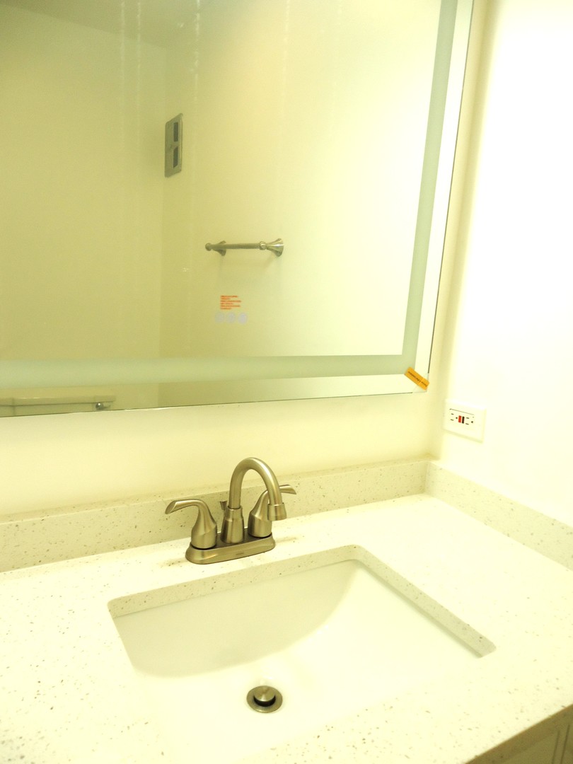 2818 Dundee Road, Unit 11A Northbrook, IL 60062 - Photo 10 of 14