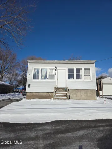 $199,000 | 26 Winthrop Street, Colonie, NY 12205