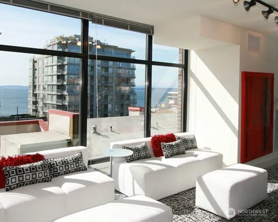 $359,990 | 2911 2nd Avenue, Unit 324, Seattle, WA 98121