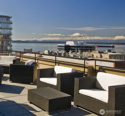 $359,990 | 2911 2nd Avenue, Unit 324, Seattle, WA 98121