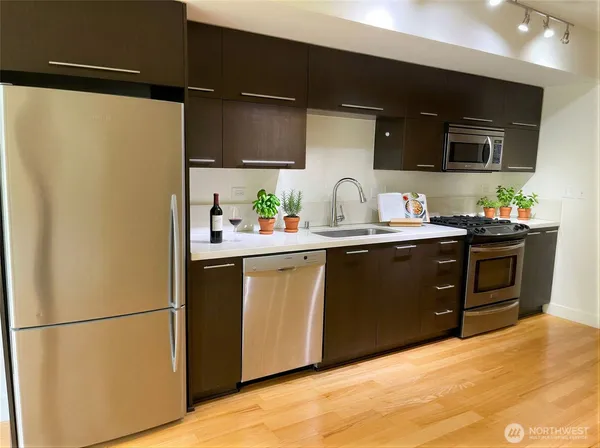 $359,990 | 2911 2nd Avenue, Unit 324, Seattle, WA 98121