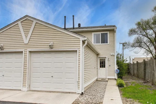 $192,500 | 391 Meadow Green Lane, Round Lake Beach, IL 60073