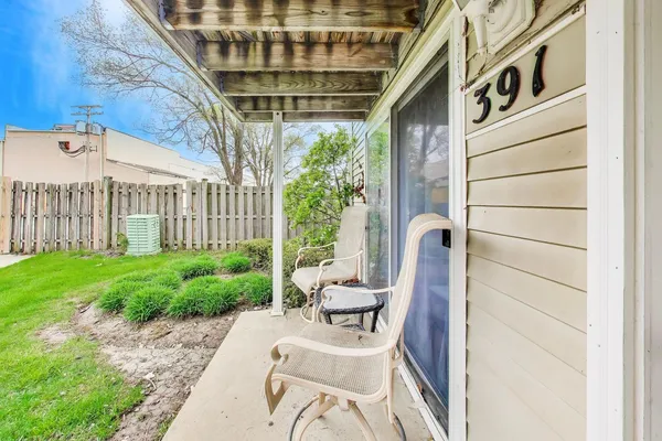 $192,500 | 391 Meadow Green Lane, Round Lake Beach, IL 60073
