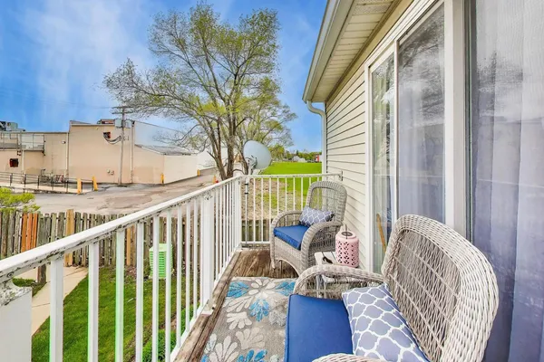 $192,500 | 391 Meadow Green Lane, Round Lake Beach, IL 60073