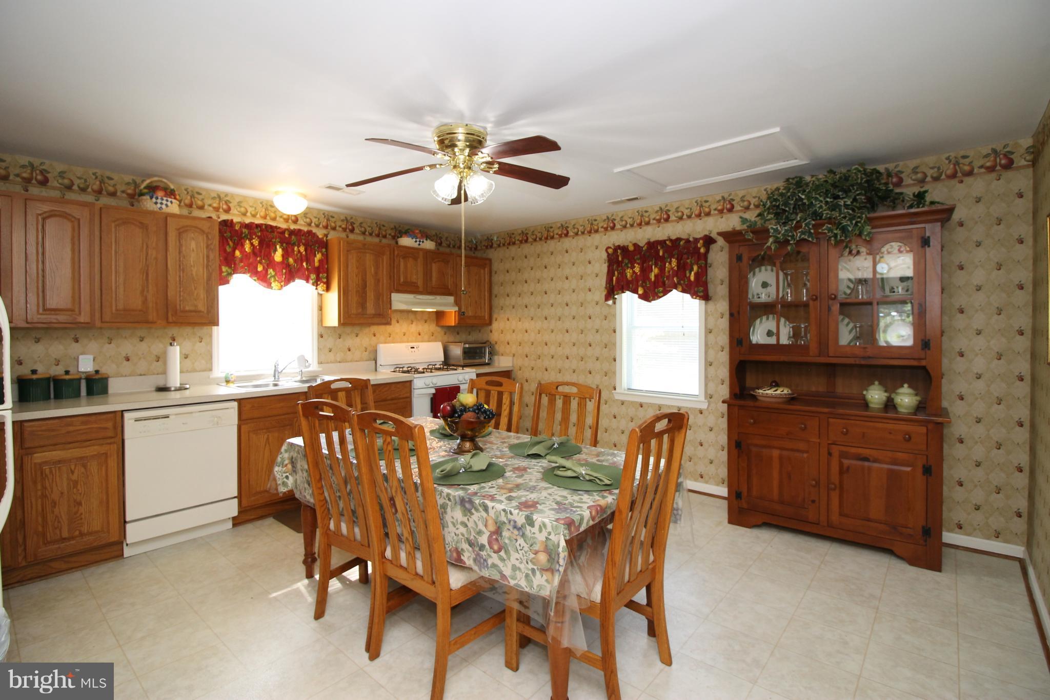 2575 Courtney School Road Midland, VA 22728 - Photo 7 of 25 Eat-in Kitchen with ceiling fan