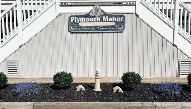 a view of a roof deck with wooden fence