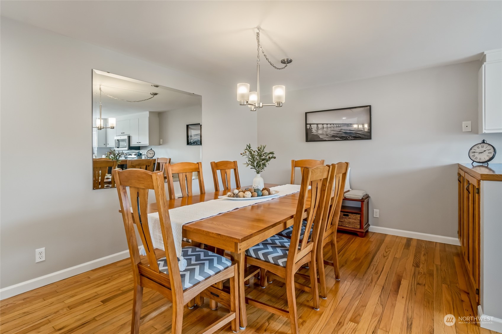 611 Bell Street, Unit 2 Edmonds, WA 98020 - Photo 5 of 37 Gallery Image 5