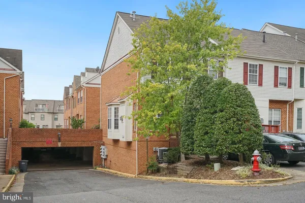 $3,450 | 6022 Madison Overlook Court, Falls Church, VA 22041