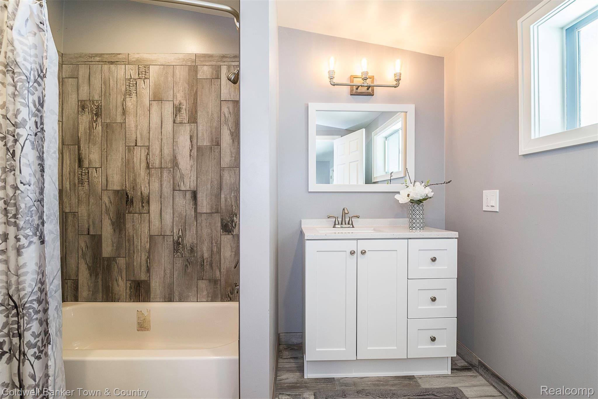 8140 Oak Grove Road Howell, MI 48855 - Photo 23 of 37 DSC_8594.jpg