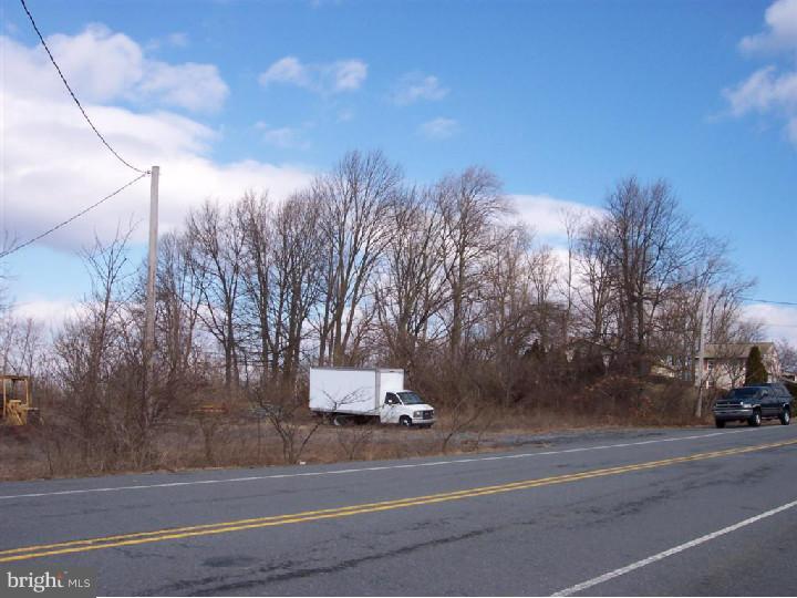 1639 Old Lancaster Pike Sinking Spring, PA 19608 - Photo 2 of 9