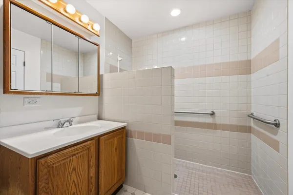 $564,000 | 1150 Thompson Boulevard, Buffalo Grove, IL 60089