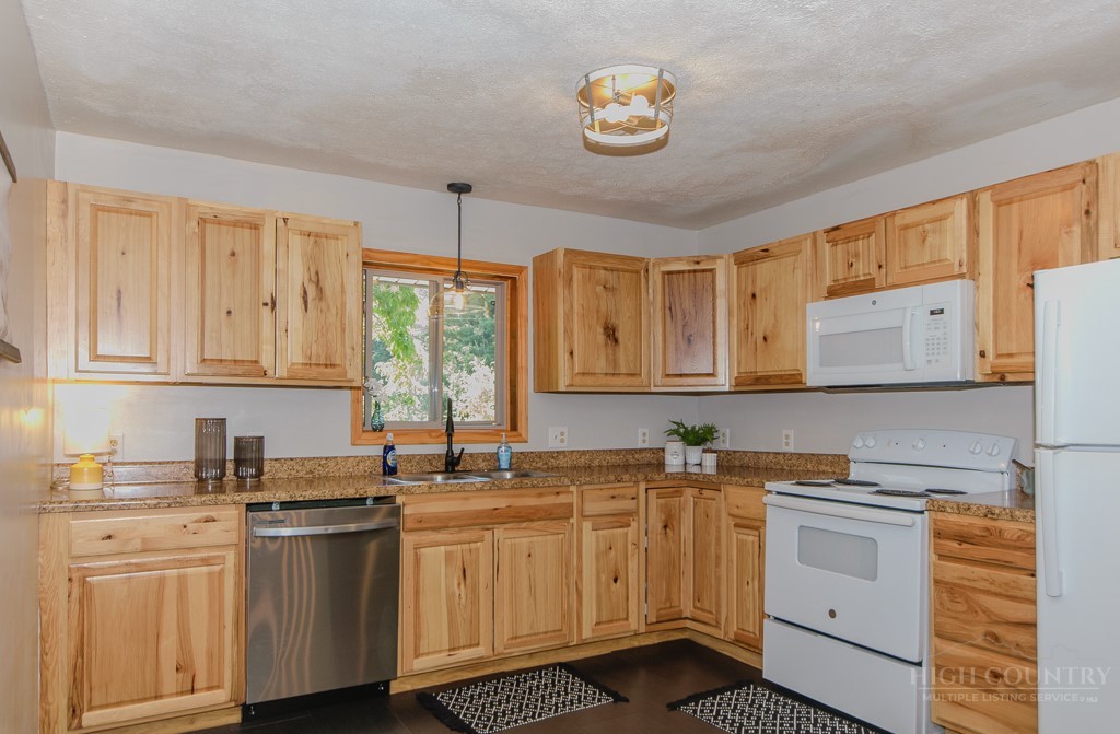 743 Little Laurel Rd Extension Boone, NC 28607 - Photo 10 of 41