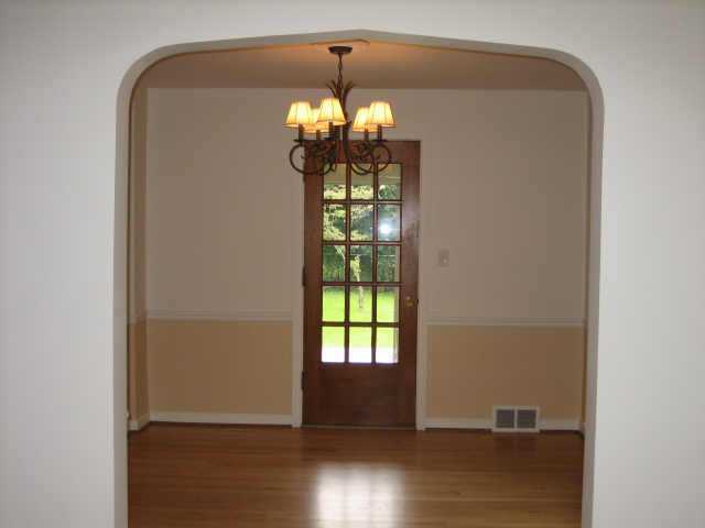 1584 Grenoble Road Columbus, OH 43221 - Photo 4 of 5