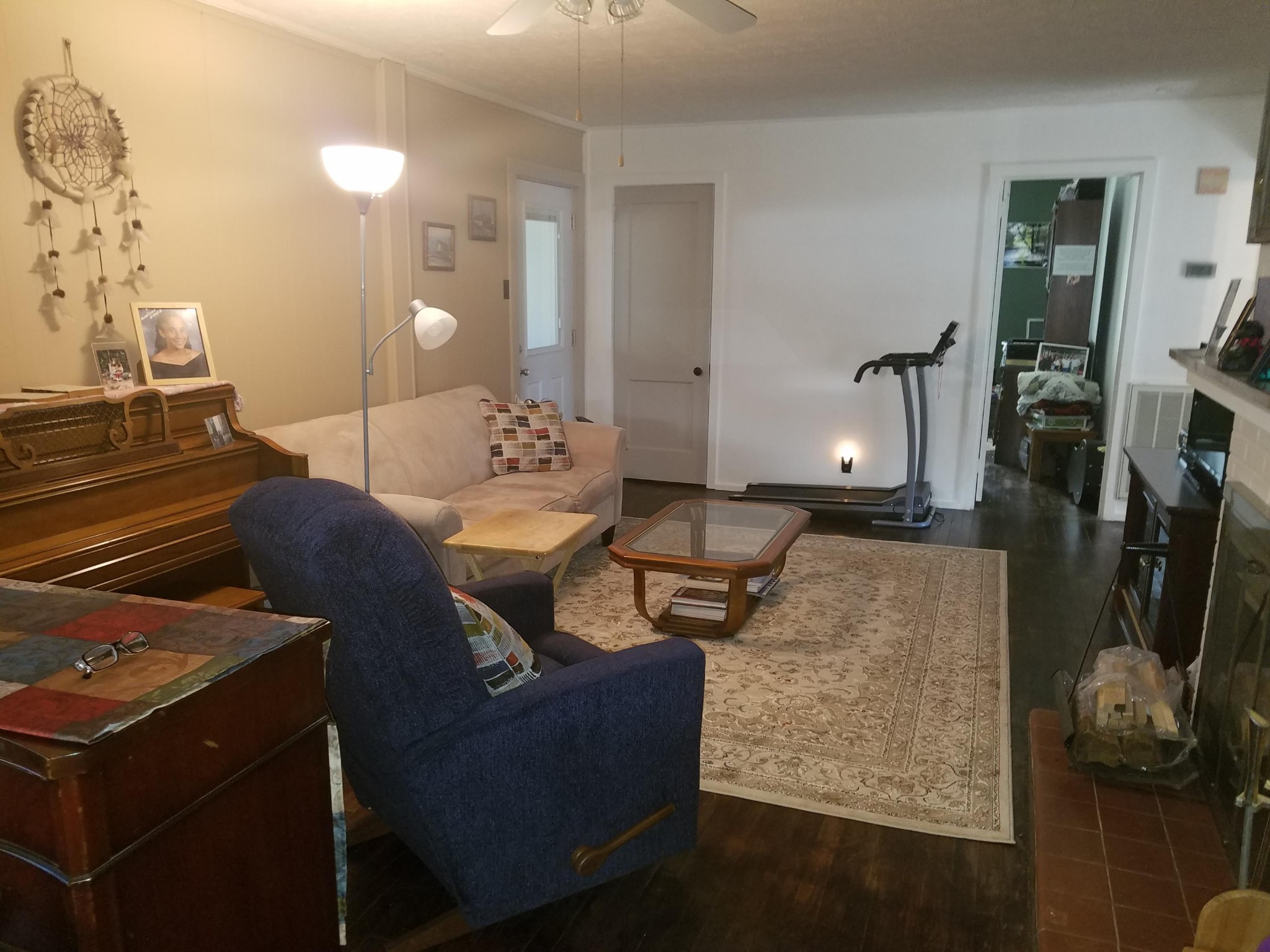 109 Tucker Road Oak Ridge, TN 37830 - Photo 15 of 20 a living room with furniture and a flat screen tv