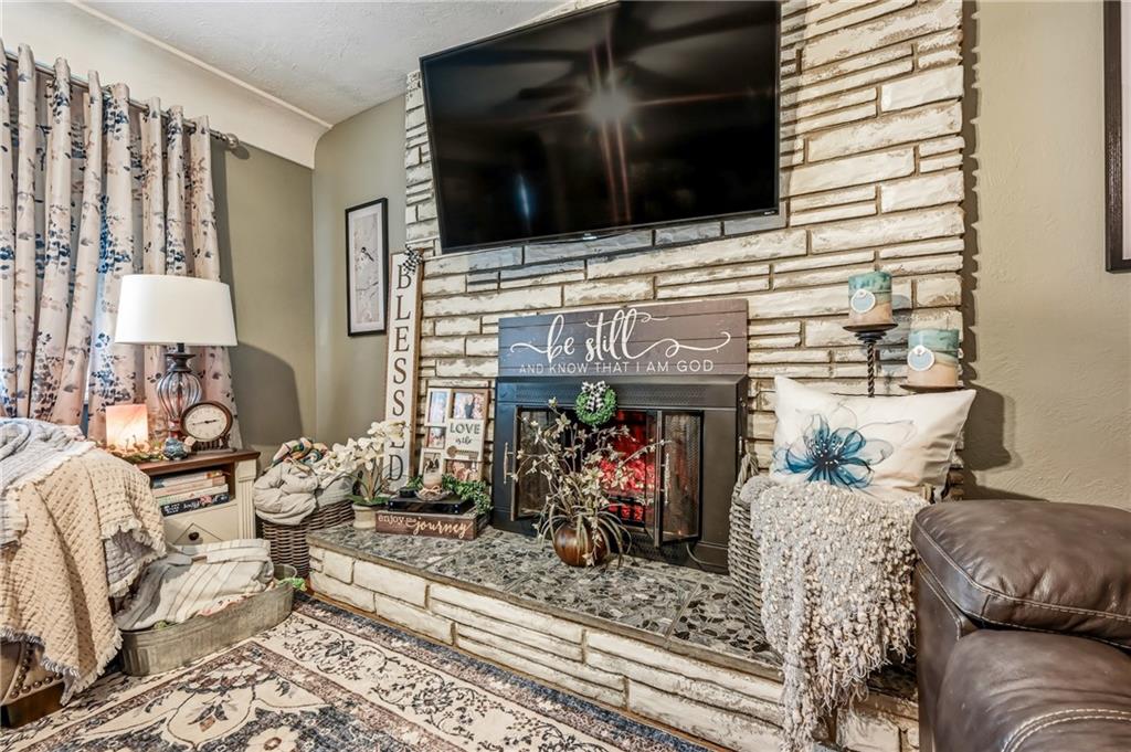 409 Patt Drive Farrell, PA 16121 - Photo 12 of 50 a living room with furniture and a flat screen tv