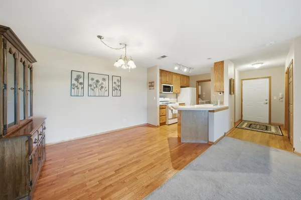 $269,900 | 20345 Rainford Drive, Unit 2C, Frankfort, IL 60423