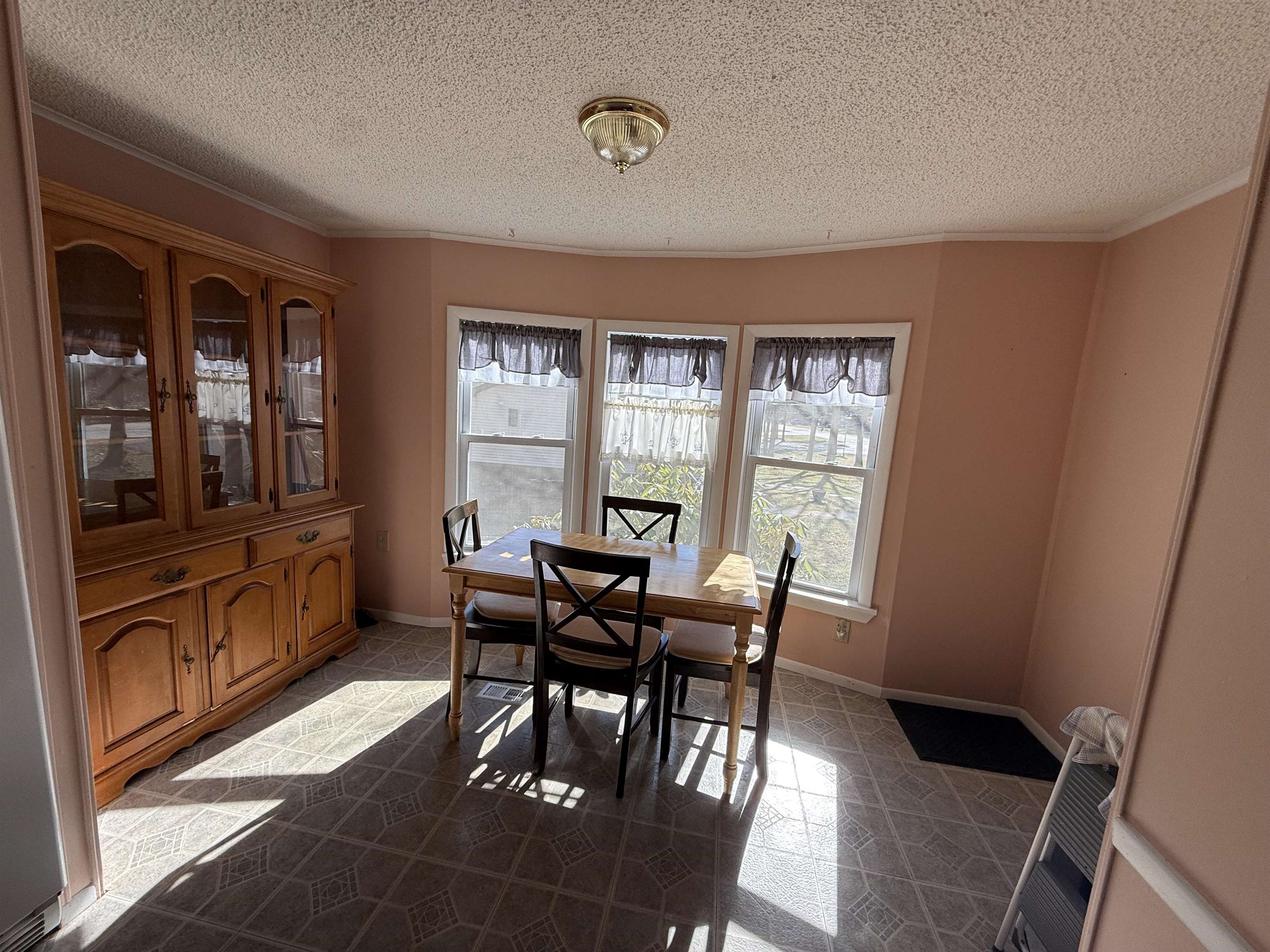 37 Christopher Lane Fremont, NH 03044 - Photo 11 of 32