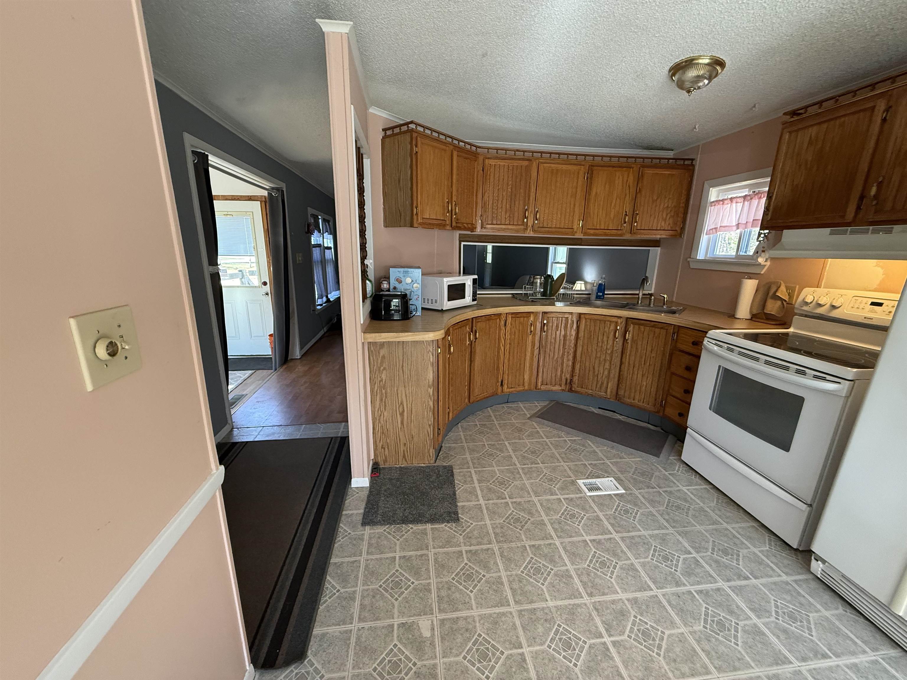 37 Christopher Lane Fremont, NH 03044 - Photo 7 of 32