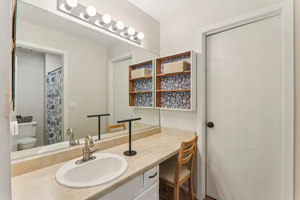 $299,000 | 974 Westchester Circle, Schaumburg, IL 60193
