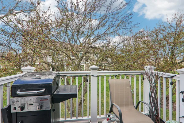 $299,000 | 974 Westchester Circle, Schaumburg, IL 60193