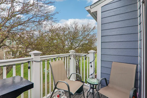 $299,000 | 974 Westchester Circle, Schaumburg, IL 60193