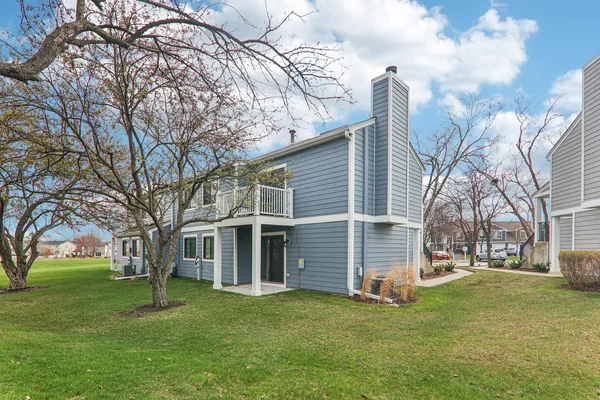 $299,000 | 974 Westchester Circle, Schaumburg, IL 60193