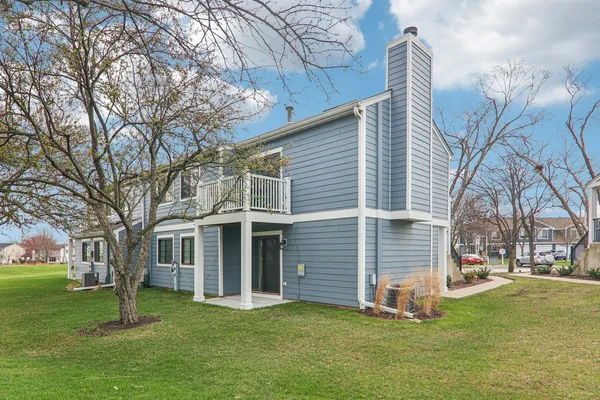 $299,000 | 974 Westchester Circle, Schaumburg, IL 60193