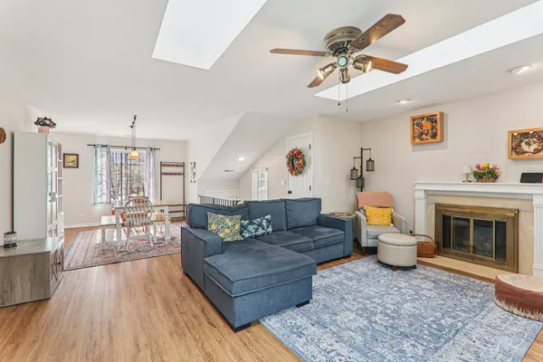 $299,000 | 974 Westchester Circle, Schaumburg, IL 60193