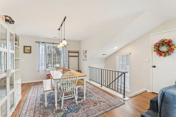 $299,000 | 974 Westchester Circle, Schaumburg, IL 60193