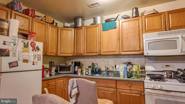 $399,900 | 3303 South Keswick Circle, Philadelphia, PA 19114