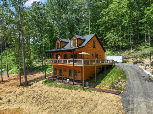 $749,900 | 9500 McFarlin Road, Bon Aqua, TN 37025