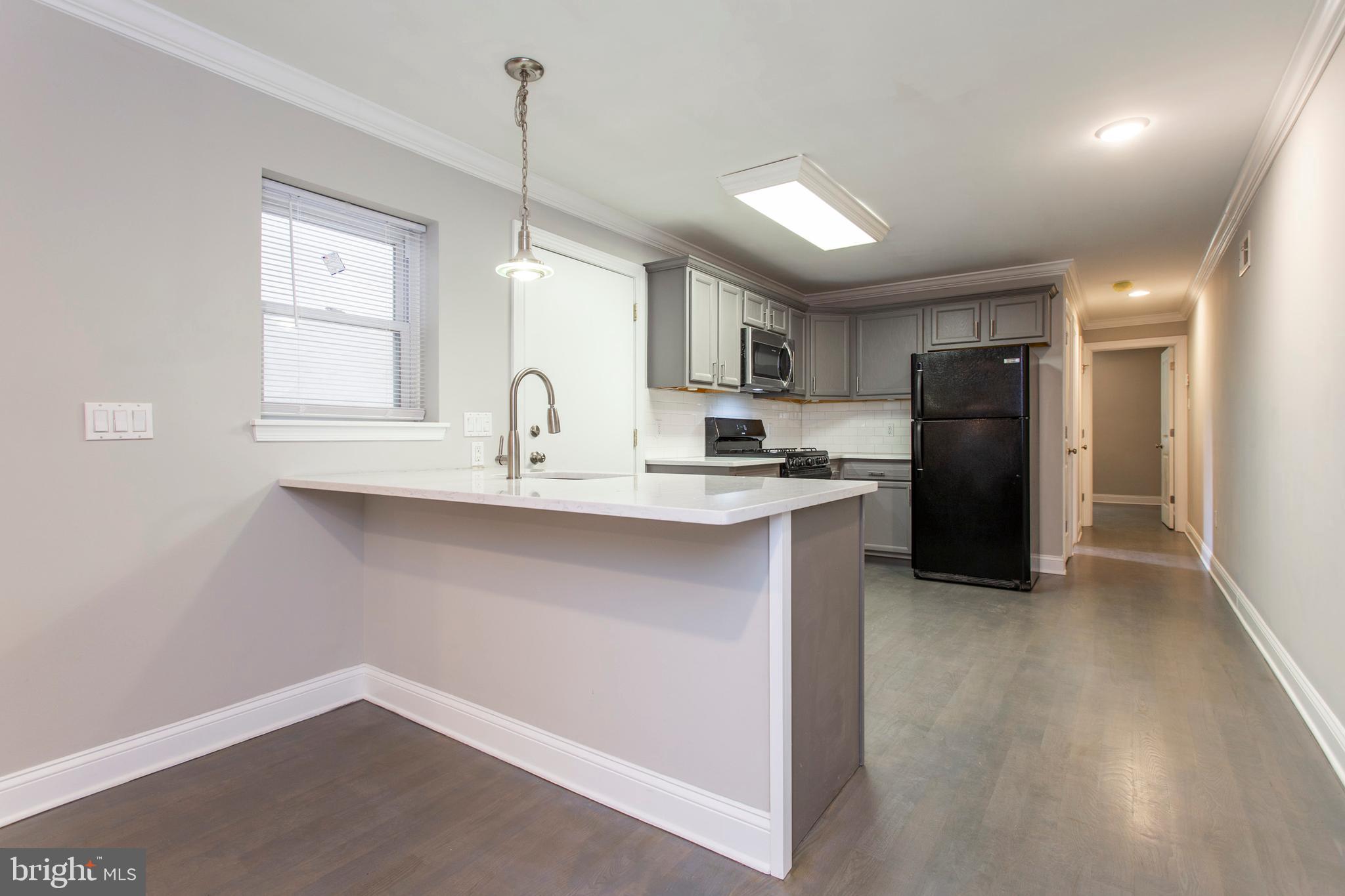 763 South 15th Street, Unit 1 Philadelphia, PA 19146 - Photo 4 of 18 Kitchen with Breakfast Bar