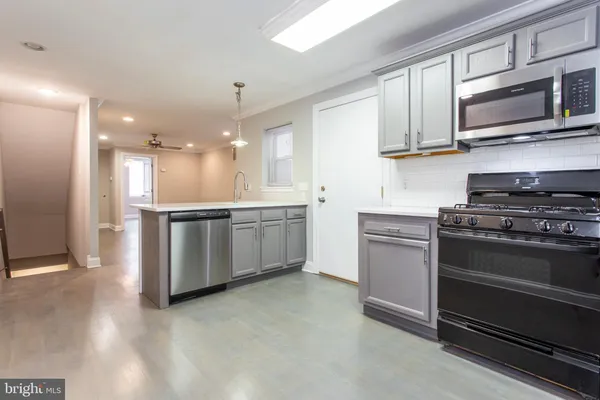 $2,895 | 763 South 15th Street, Unit 1, Philadelphia, PA 19146