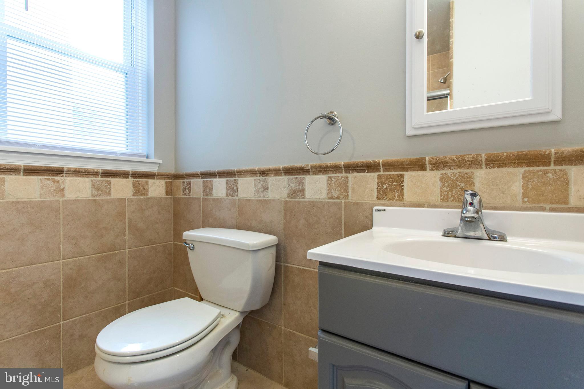 763 South 15th Street, Unit 1 Philadelphia, PA 19146 - Photo 9 of 18 Full Bathroom - First Floor