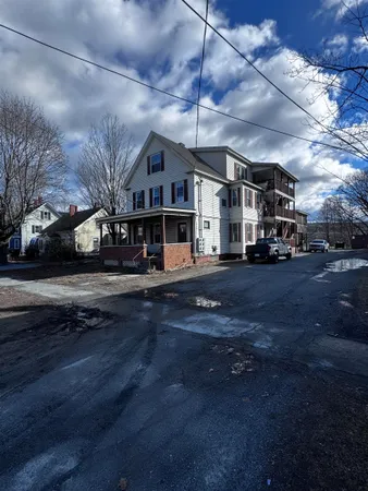 $2,450 | 220 Broad Street, Unit 1, Claremont, NH 03743