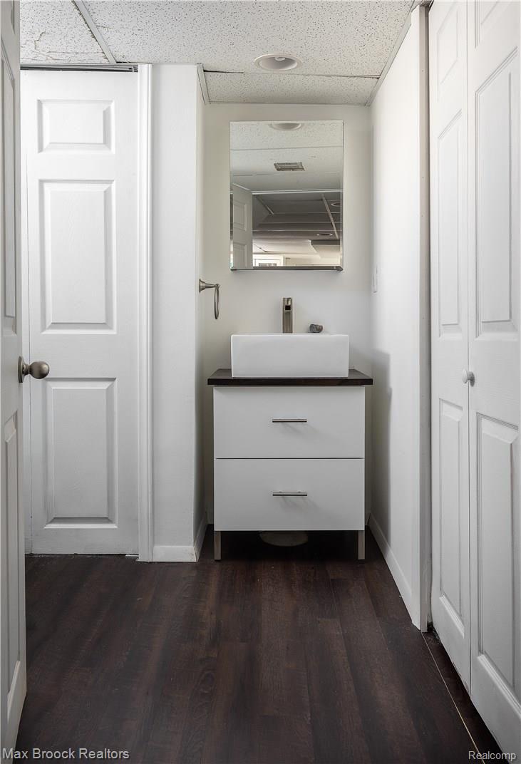 31 Sylvan Avenue Pleasant Ridge, MI 48069 - Photo 19 of 22 Lower Level Full Bathroom