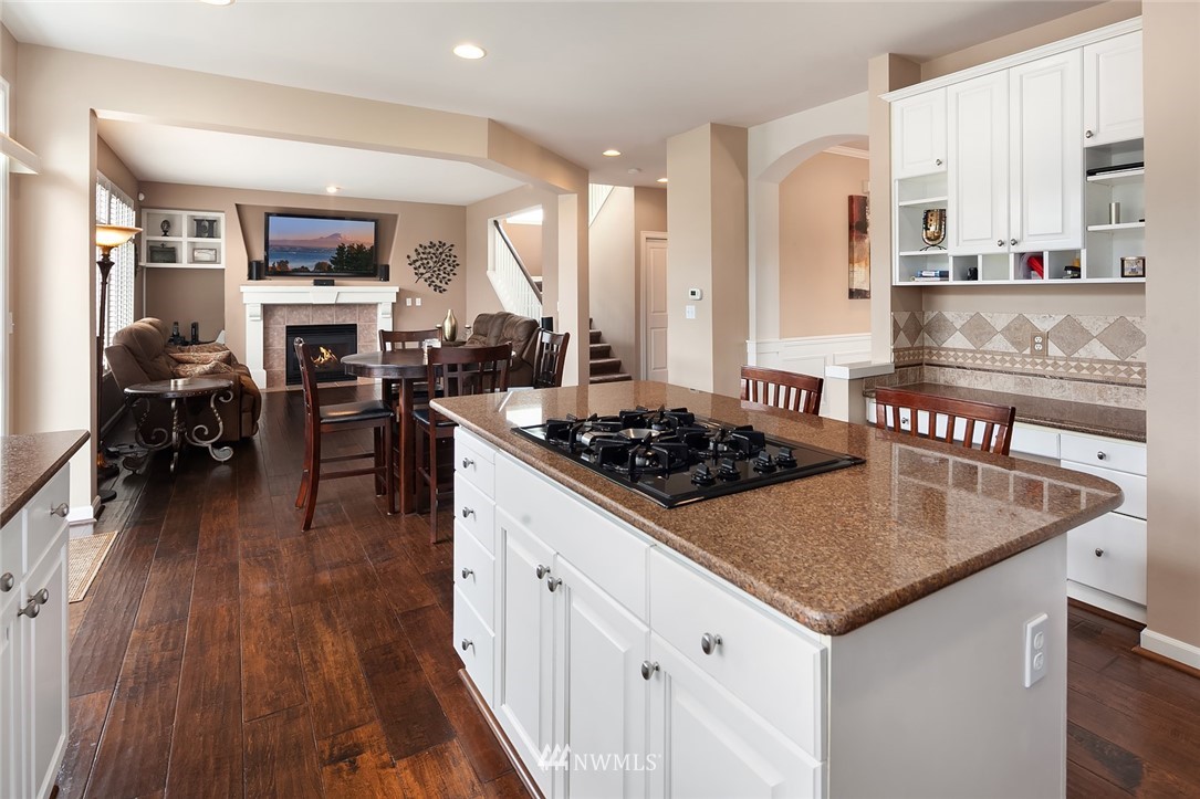 2002 Northeast 34th Place Renton, WA 98056 - Photo 7 of 23 Gallery Image 7