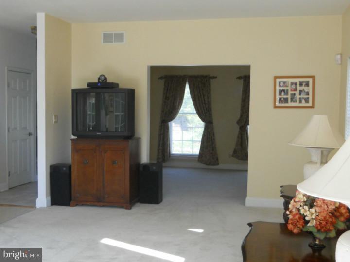 28 Montague Road Newark, DE 19713 - Photo 14 of 25 Family Room