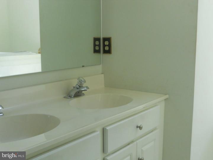 28 Montague Road Newark, DE 19713 - Photo 17 of 25 Master Bathroom