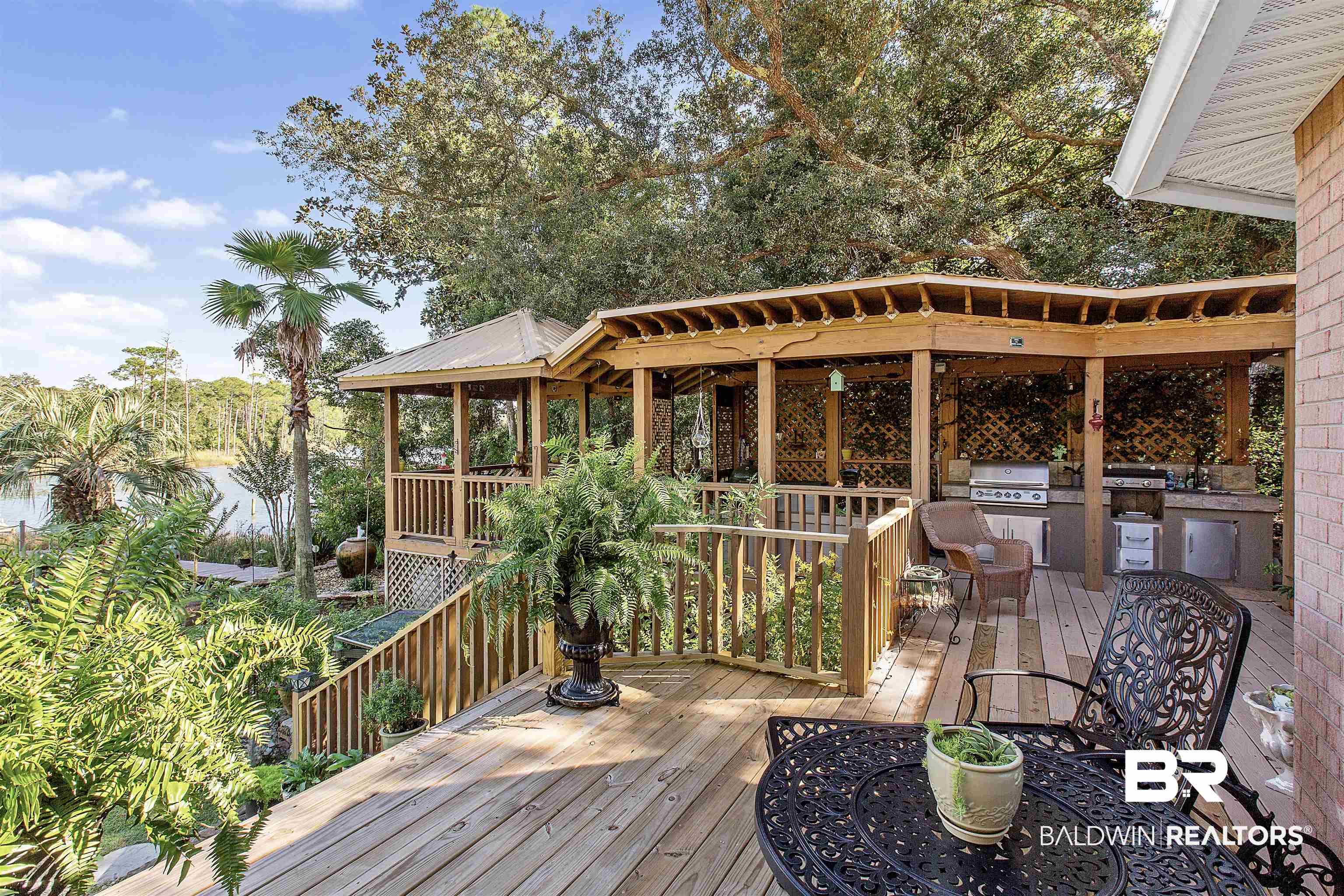 9370 Neumann Drive Elberta, AL 36530 - Photo 25 of 47 Deck