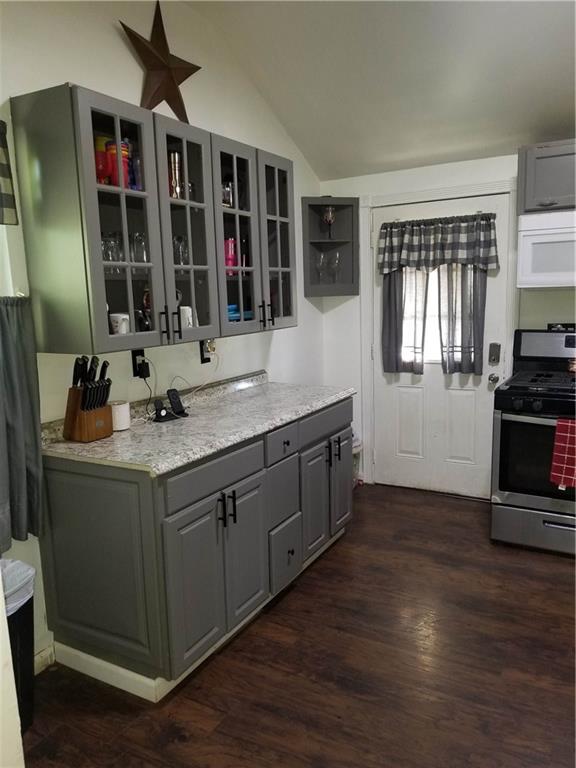 245 Wheeler Avenue McKees Rocks, PA 15136 - Photo 4 of 11 Gallery Image 4